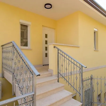 Belvedere Apartment *